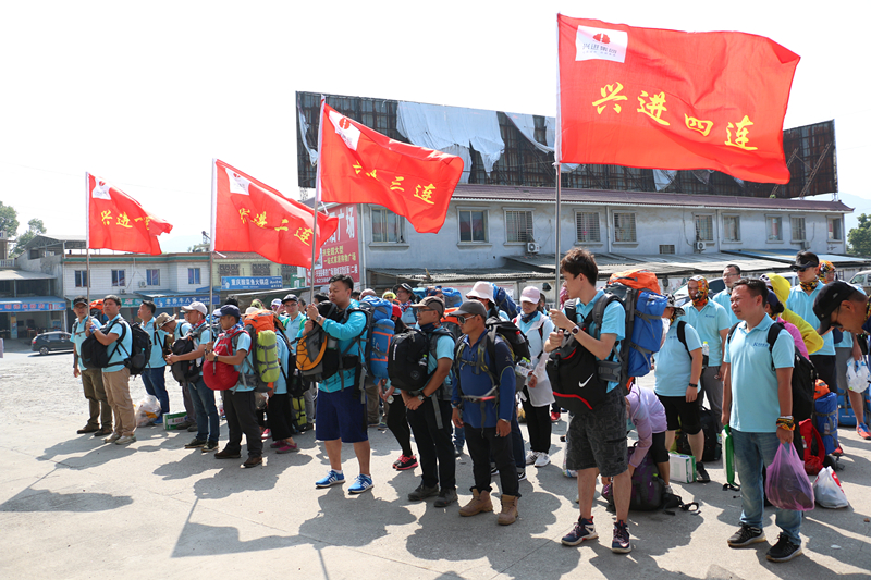 出發(fā)前_副本.jpg 出發(fā)前_副本.jpg