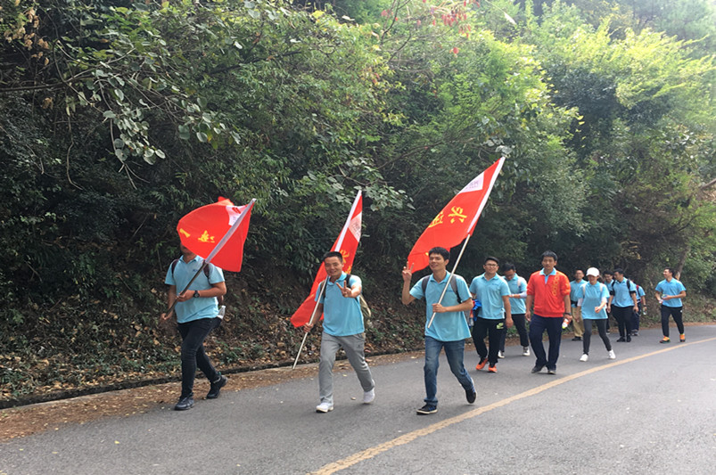 登頂路上(1)_副本.jpg 登頂路上(1)_副本.jpg