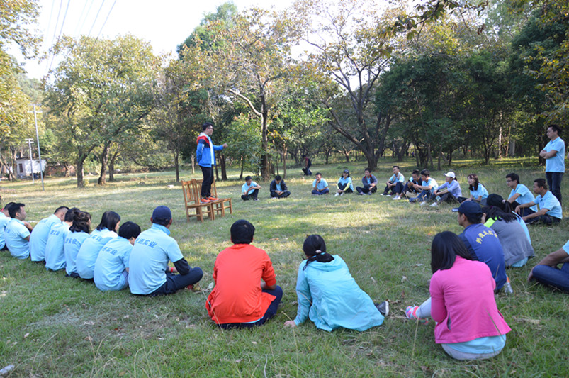 高臺演講(2)_副本.jpg 高臺演講(2)_副本.jpg