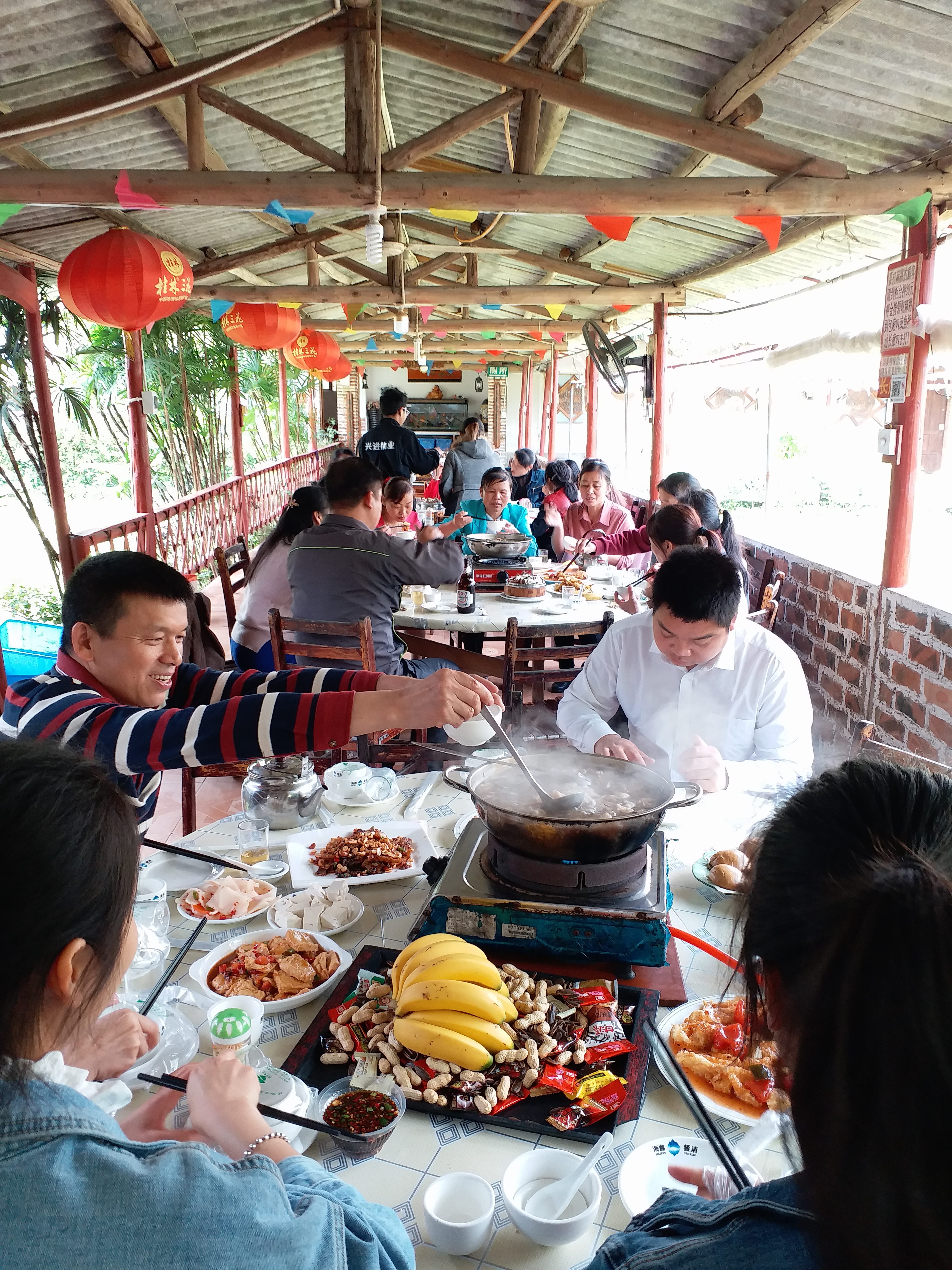 吃飯歡樂(lè)時(shí)刻 (4).jpg 吃飯歡樂(lè)時(shí)刻 (4).jpg