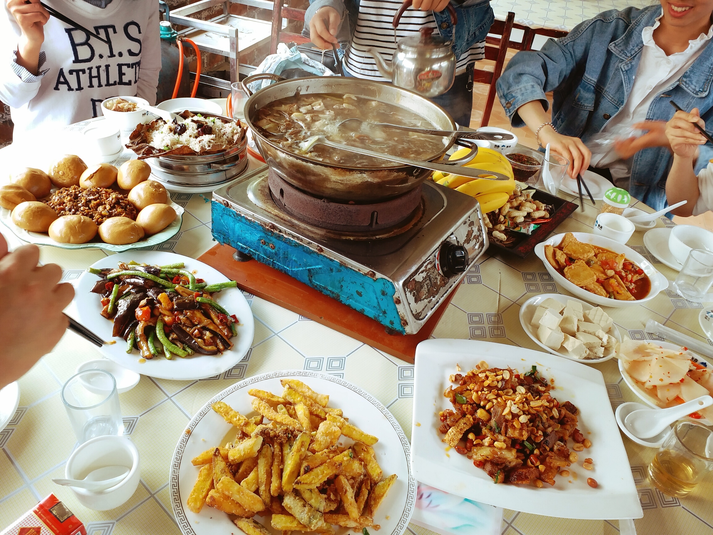 吃飯歡樂(lè)時(shí)刻.jpg 吃飯歡樂(lè)時(shí)刻.jpg